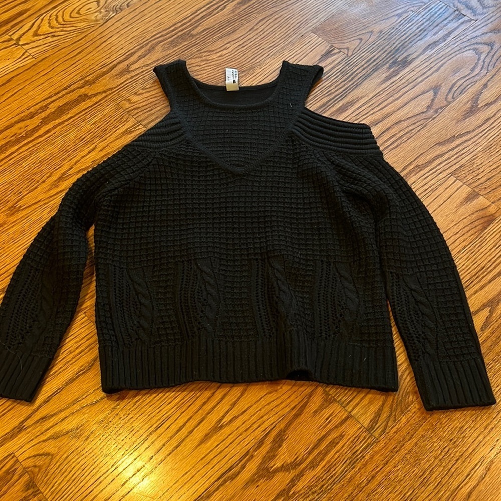 Design Lab Lord & Taylor Woman’s Black Cut Out Sweater Size XS